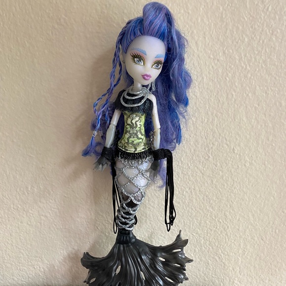 Sirena Von Boo Monster High Doll - Picture 3 of 7